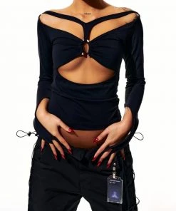 [ASSEMBLESTATION] Summer 22 FINGER HOLD OFF SHOULDER