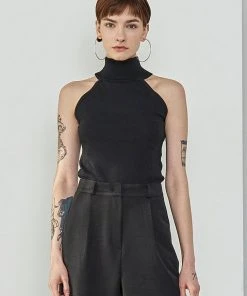 [MAKEATOAST] SS 22 HALTER NECK SLEEVELESS KNIT