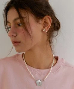 [MIDNIGHT MOMENT] Seasonless Floral Pearl Necklace