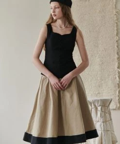 [REMANTIST] SS 22 Sweet Heart Neckline Tweed Top (black)