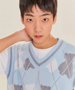 Best Sellers [AQOSTUDIOSPACE] SS 22 AQO BEAR ARGYLE KNIT VEST SKY