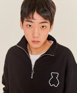 [AQOSTUDIOSPACE] SS 22 AQO BEAR HALF ZIP-UP BLACK