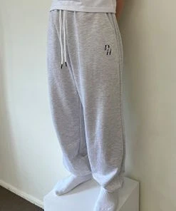 Best Sellers [DXOH] Seasonless STACK LOGO PANTS WHITE GREY