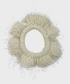 [BUTTERFLIES IN STUMMY] Seasonless Velvet Scrunchie (ivory)
