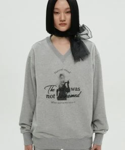 [NACHE] SS 22 ESSENTIAL V-NECK SWEATSHIRT (UNISEX) - GRAY