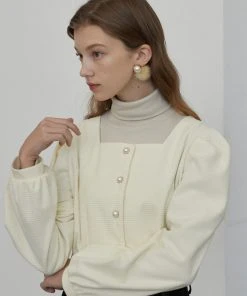 [JOORTI] SS 22 J889 Soft Square Neck Blouse (cream)
