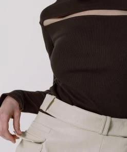 [MINASONG] SS 22 CUT OUT RIB TOP - WOOD