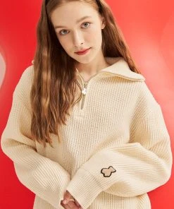 [AQOSTUDIOSPACE] FW 21 AQO BEAR HALF ZIP-UP KNIT IVORY