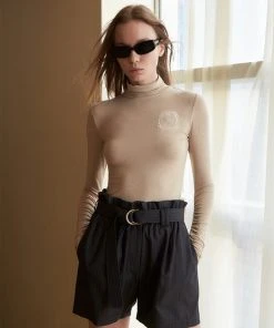 Best Sellers [LO AXUAL] SS 22 UNIVERSITY LOGO EMBROIDERY SHIRRING TURTLE NECK (2 COLOR)