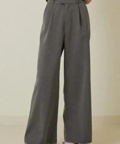 [DEARSTALKER] Summer 22 STANDARD FIT SLACKS - CHARCOAL Best Sellers