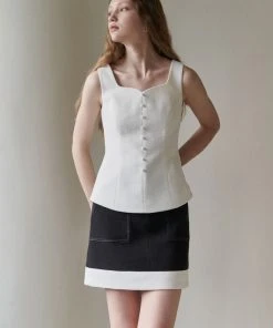 [REMANTIST] SS 22 Sweet Heart Neckline Tweed Top (white)