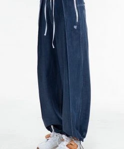 Best Sellers [GIMMETHEYOUNG] SS 22 COATING COTTON TUCK PANTS / NAVY