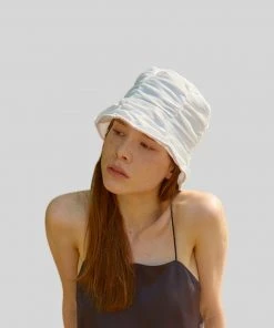 [BUTTERFLIES IN STUMMY] Seasonless Wave Bucket Hat (white)