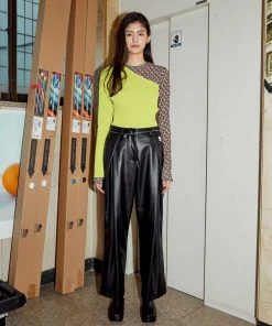 [SPARKLING PIECE] SS 22 ASYMMETRIC KNITTED TOP (LIME) Best Sellers