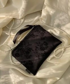 Best Sellers [ETREROSE] Seasonless Rose Broderie Zip-pouch (M)