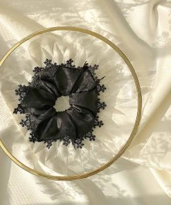 Best Sellers [ETREROSE] Seasonless Rose Broderie Lace Scrunchie (M)