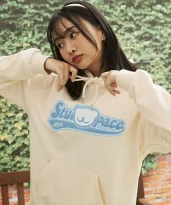 [AQOSTUDIOSPACE] FW 21 AQO VARSITY LOGO HOODIE IVORY