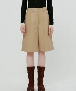 [BENSIMON] FW 21 VEGAN LEATHER BERMUDA PANTS - BEIGE