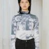 [13MONTH] FW 21 CROPPED HIGH NECK PRINTED T-SHIRT (GRAY)