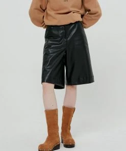 [BENSIMON] FW 21 VEGAN LEATHER BERMUDA PANTS - CARBON