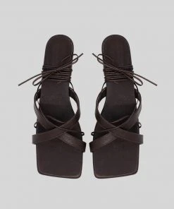 [BUTTERFLIES IN STUMMY] Seasonless X-Strap Sandle (brown)