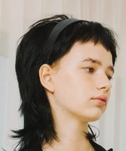 [13MONTH] Seasonless 13M LOGO PLASTIC HEAD BAND (BLACK)