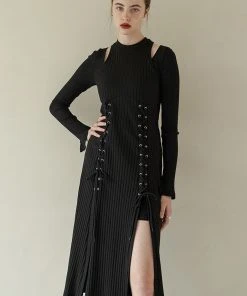 [REMANTIST] FW 21 Eyelet Layered-slit Onepiece (black)