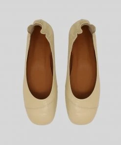 [BUTTERFLIES IN STUMMY] Seasonless Flat Shoes (butter)