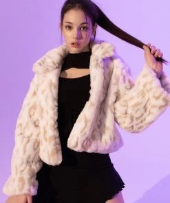 [BABLETWO] FW 21 Leopard Crop Fur Jacket (WHITE)