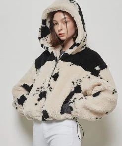 Best Sellers [LUV IS TRUE] FW 21 NUPTSE FLEECE(BEIGE)